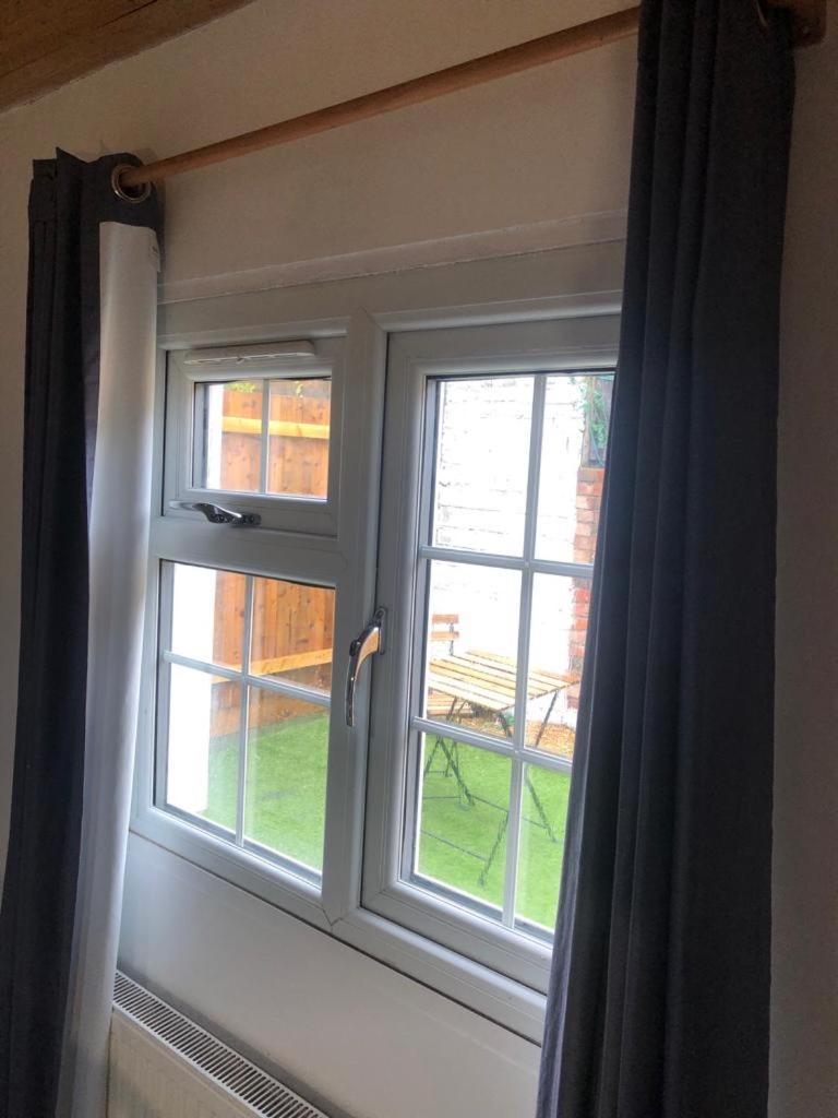 ロンドン Alpha House Bed & Breakfast エクステリア 写真