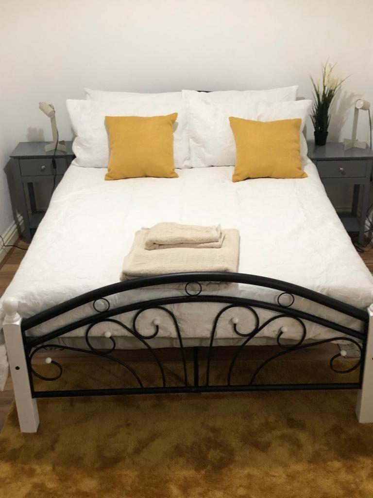 ロンドン Alpha House Bed & Breakfast エクステリア 写真